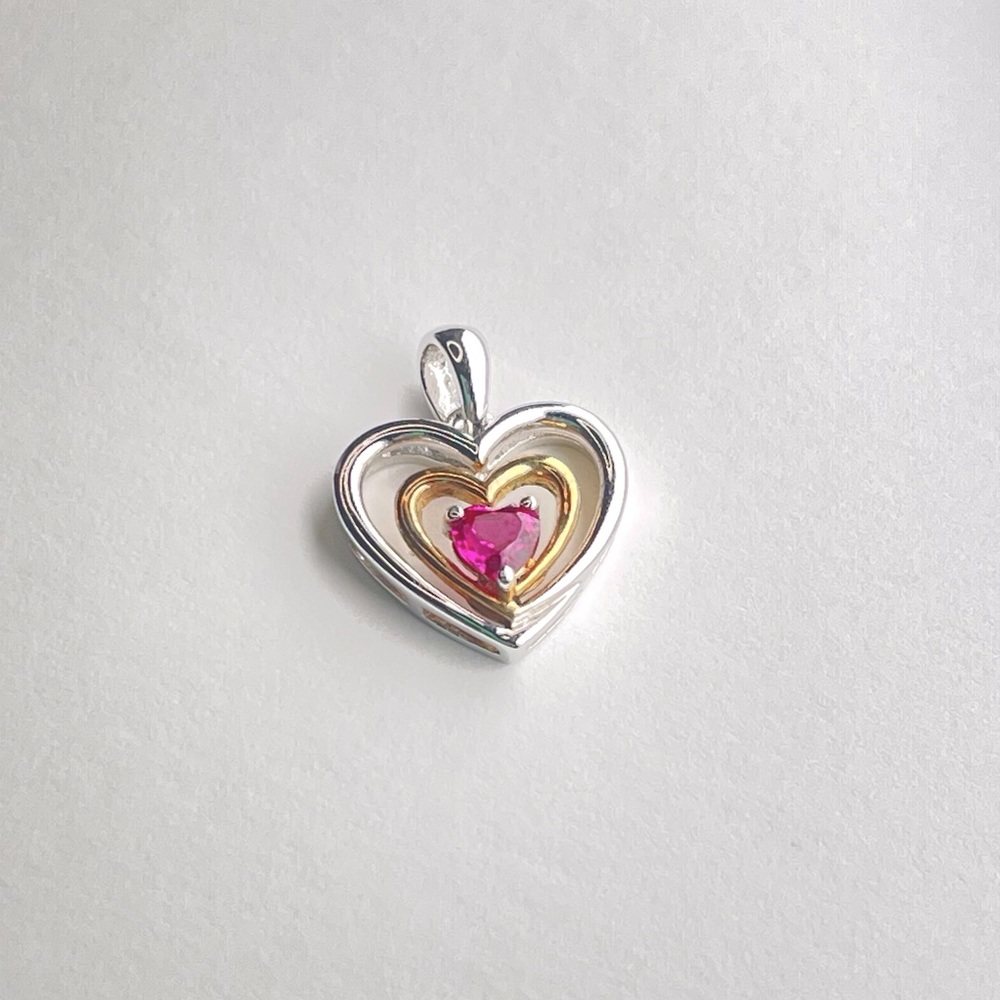Layered heart pendant fuchsia